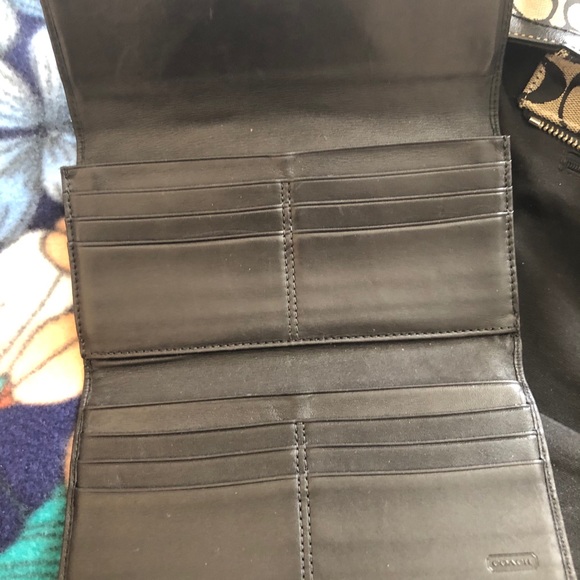 ***SOLD***Coach Signature Lunch Tote and Wallet - Picture 13 of 16